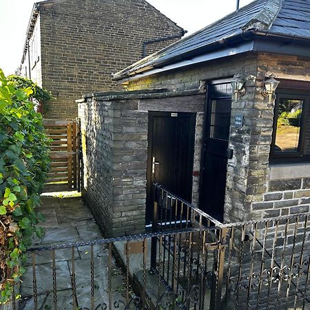 Unique Victorian Stable Conversion Halifax Zewnętrze zdjęcie