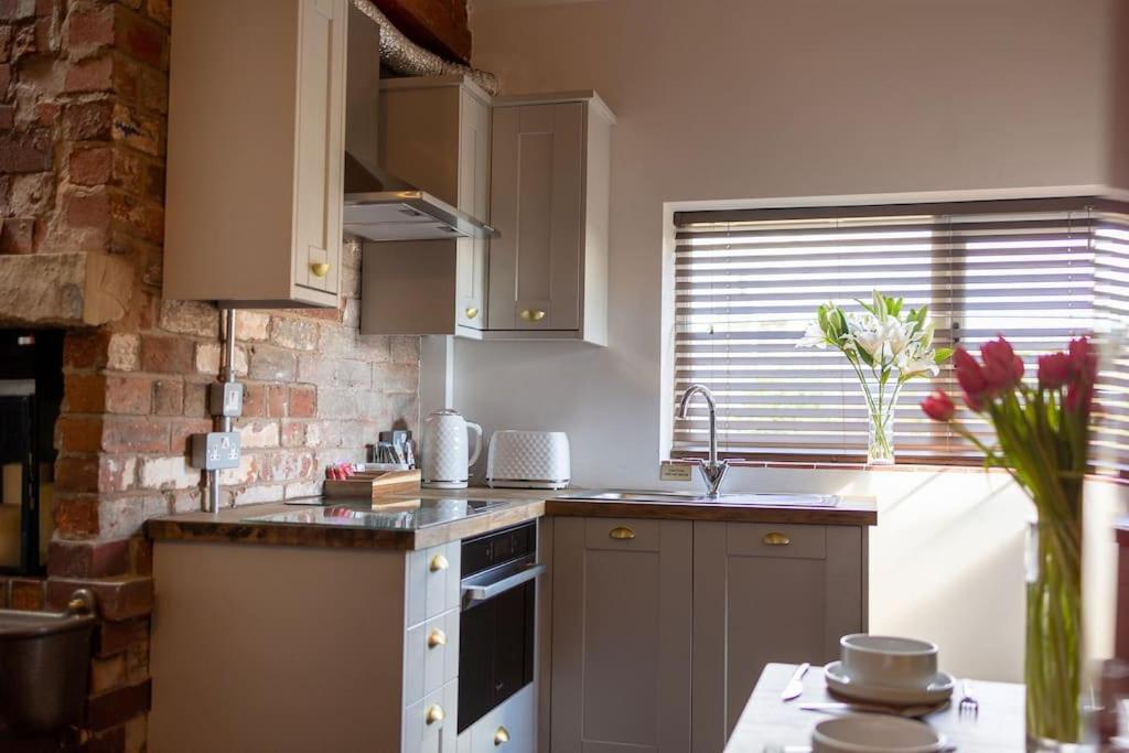 Unique Victorian Stable Conversion Halifax Zewnętrze zdjęcie