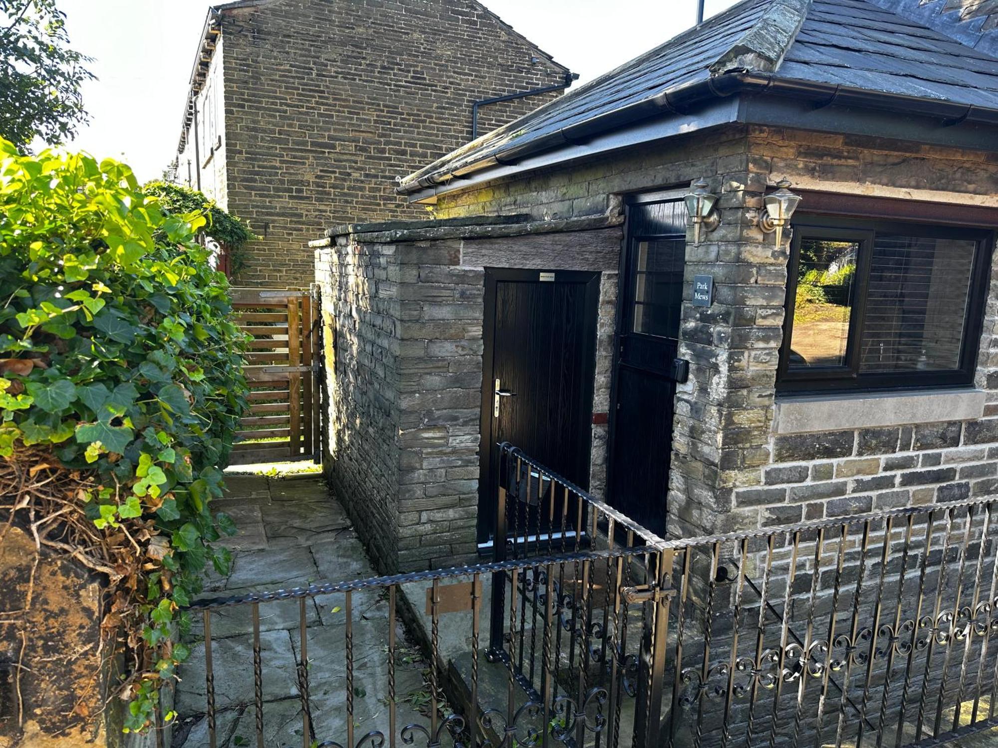 Unique Victorian Stable Conversion Halifax Zewnętrze zdjęcie